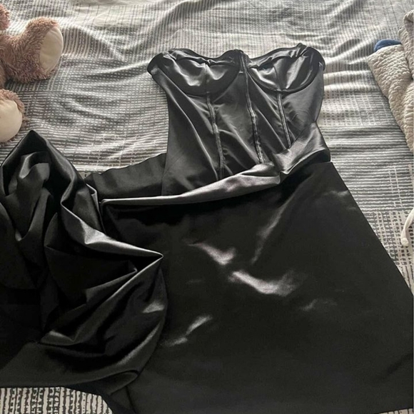 Dress - Picture 5 of 8